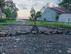 Merasa Dibohongi, Pemilik Tanah Tutup Akses Jalan Proyek pembangunan Tol di Desa Kadumelati-Sindangresmi