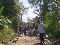 Realisasikan DD, Pemdes Puspo Bangun Jalan Paving Block di Dusun Tegalanyar