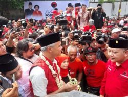 Ganjar Pranowo Resmikan Posko Kemenangan di Surabaya