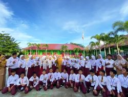 SD Negeri 10 Kota Mukomuko Bersama Komite Tingkatan Sarana Bermain Siswa
