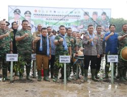 Gubernur Al Haris Dampingi Pangdam Sriwi Jaya Mayjen Helman Hadi Tanam Manggrove Serentak