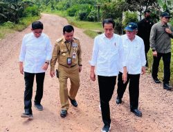 Presiden Jokowi Tinjau Langsung Jalan Rusak di Provinsi Jambi