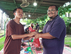 Karyawan PTPN III (Persero) Bagikan Daging Kurban Idul Adha 1444 H Kepada Masyarakat Sekitar