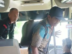 Personil Batalyon C Brimob Berikan Bantuan Tumpangan Kepada Pejalan Kaki