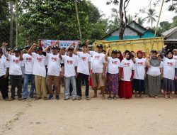 KST Dukung Ganjar Beri Bantuan Lampu Penerangan ke Pul Truk di Pandeglang Banten