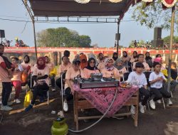 Mak Ganjar Jabar Ajarkan Ibu-Ibu Cirebon Membuat Jamu Tradisonal