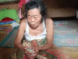 Emak Itoh: Saya Makan Nasi Dengan Garam dan Lalapan