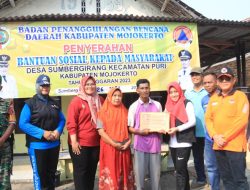 Bupati Mojokerto Serahkan Bansos Kepada Warga Terdampak Bencana Alam