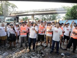 Jalin Silaturahmi ke Sopir Truk di Jakarta Utara, Sukarelawan Ganjar Bantu Peralatan Bengkel