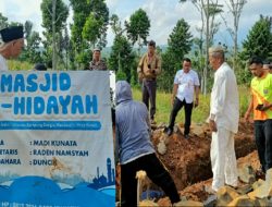 Peletakan Batu Pertama Pembangunan Masjid Al Hidayah di Kampung Bonglai