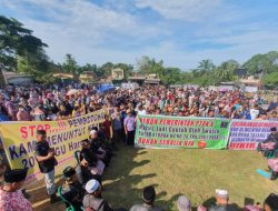 Ribuan Masyarakat Desa Kasikan Tandatangani Petisi, Tolak HGU Perkebunan Kelapa Sawit