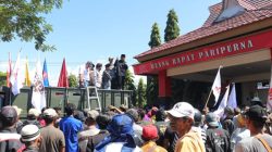 Tuntut Tuntaskan Kasus Konflik Agraria Ribuan Massa Geruduk Gedung DPRD Pangandaran