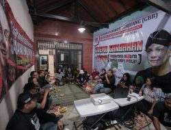 Ganjaran Buruh Kenalkan Ganjar Pranowo Lewat Nonton dan Ngopi Bareng di Jakarta Utara