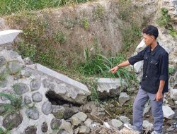 Dua Paket Saluran Drainase Sawentar dan Kuningan Kanigoro Gagal Kontruksi, DPUPR Kabupaten Diduga Tutup Mata