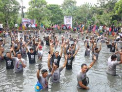 Semarak Pesta Rakyat, Gardu Ganjar Ajak Masyarakat Berlomba Ambil Ikan Dalam Kolam