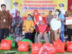 Bupati Serahkan Bantuan Asistensi Rehabilitasi Sosial pada Warga Penyandang Disabilitas