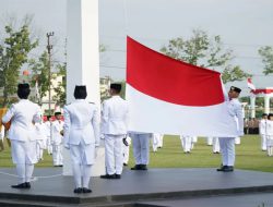 Pengibaran Bendera Merah Putih di Rumdin Pj Bupati Muba