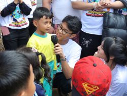 Alam Ganjar Berbagi Kebahagiaan dengan Anak-Anak hingga Terjun Langsung Bersihkan Kali Ciliwung