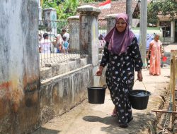 Gencarkan Aksi Kemanusiaan, Gardu Ganjar Salurkan 70 Ribu Liter Air untuk 437 KK di Serang