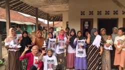 Mak Ganjar Latih Emak-Emak Cara Membuat Buat Bola-Bola Cokelat