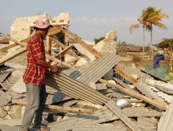 Rumahnya Hancur di Hantam Angin Puting Beliung, Dadang Bingung Tinggal Dimana