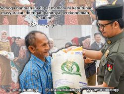 Walikota Bukittinggi Salurkan Bantuan Beras Pada KPM