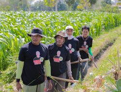 Petebu Ganjar Bakti Sosial Bareng Warga untuk Normalisasi Saluruan Irigasi Sawah di Nganjuk