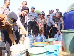 Peringati HUT Humas Polri Ke-72, Polres Purwakarta Salurkan Bantuan Air Bersih