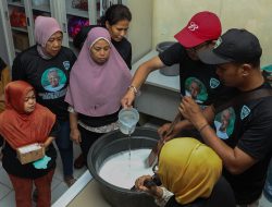Kowarteg Ganjar Bekali Ibu-Ibu di Jakarta Timur Skill Pembuatan Sabun Cuci Piring
