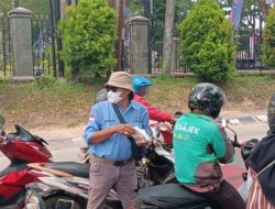Erwin Majam Peduli Kabut Asap dan Bagikan Masker