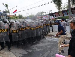 Jelang Pemilu 2024, Ratusan Personil Polri dan TNI Latihan Sispamkota di KPU Way Kanan