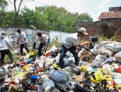 Darurat Sampah, Pemuda Mahasiswa Ganjar Bangun Tempat Penampungan Sampah Sementara di Bandung