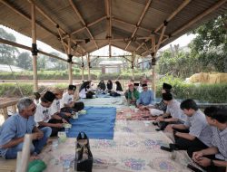 Santri Ganjar Bersama Warga Pangalengan Kerja Bakti Bangun Gedung Organisasi Keagamaan