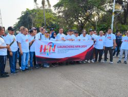 Teten Masduki Ikuti Jalan Santai Lounching HPN 2024 di Monas