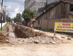 Jalan Pelajar Nyaris Tak Dapat Dilalui, Tertutup Matrial Tanah Galian Drenaise