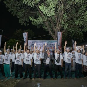 Kunjungi Perkampungan Buruh di Tangerang, GBB Kenalkan Ganjar-Mahfud Lewat Layar Tancap