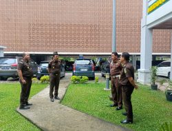 Kepala Kejaksaan Tinggi Riau meninjau Ruangan Media Center Kejaksaan Tinggi Riau