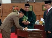 Edi Purwanto Lantik Yeri Muthalib Sebagai PAW Anggota DPRD Provinsi Jambi