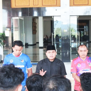 Wakil ketua DPRD  Dan Plt Ketua KONI Dharmasraya Melepaskan PS Dharmasraya Berkompetisi Di Liga 3 Indonesia