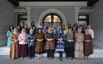 Dinas Perdana Ny. Evi di Kantor Pusat Dharma Pertiwi