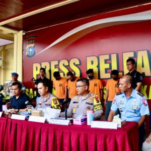 Polresta Pekanbaru Tangkap Supir Pembawa 3 Kg Sabu dan 1392 Butir Ekstasi di Gudang Kargo Bandara