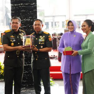Panglima TNI Jenderal TNI Agus Subiyanto Serahkan Jabatan Kasad Kepada Jenderal TNI Maruli Simanjuntak