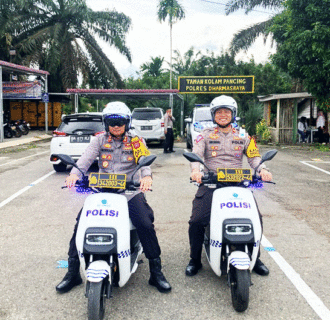 Kapolres Bersama Kasat Lantas  Lakukan Patroli Ramah Lingkungan