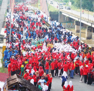 Meriahkan HUT Dharmasraya Ke-20, Pemda Gelar  Jalan Santai dan Lomba Olahraga Tradisional