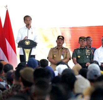 Panglima TNI Dampingi Presiden Jokowi Temui Ribuan Petani Se-Jawa Tengah