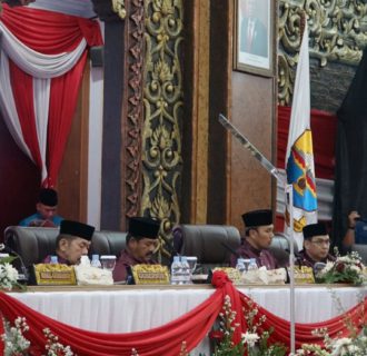 Ketua DPRD Peovinsi Jambi Edi Purwanto Pimpin Rapat Paripurna  HUT Jambi Ke-67