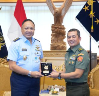 Tingkatkan Fungsi Penerangan TNI, Kapuspen TNI Kunjungi Kasau Awali Program Kerja 100 Hari Pertama