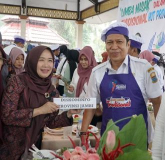 Hj Hesnidar Haris Buka Secara Resmi Lomba Masak Pindang Ikan Patin Dalam Rangka Hut ke- 67 Jambi