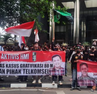 HMI Laporkan Denny Siregar dan Telkomsel ke KPK Dugaan Korupsi Gratifikasi