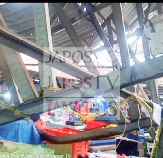 Atap Pajak Ikan Ambruk, Hampir Dua Pekan Dibiarkan, PD PHJ Para Pedagang Meradang